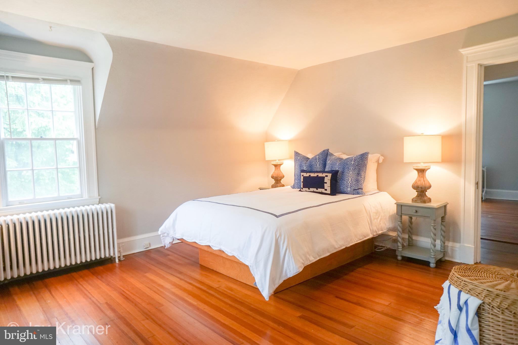 4911 Falls Rd Terrace Baltimore, MD 21210 - Photo 23 of 34 Master bedroom