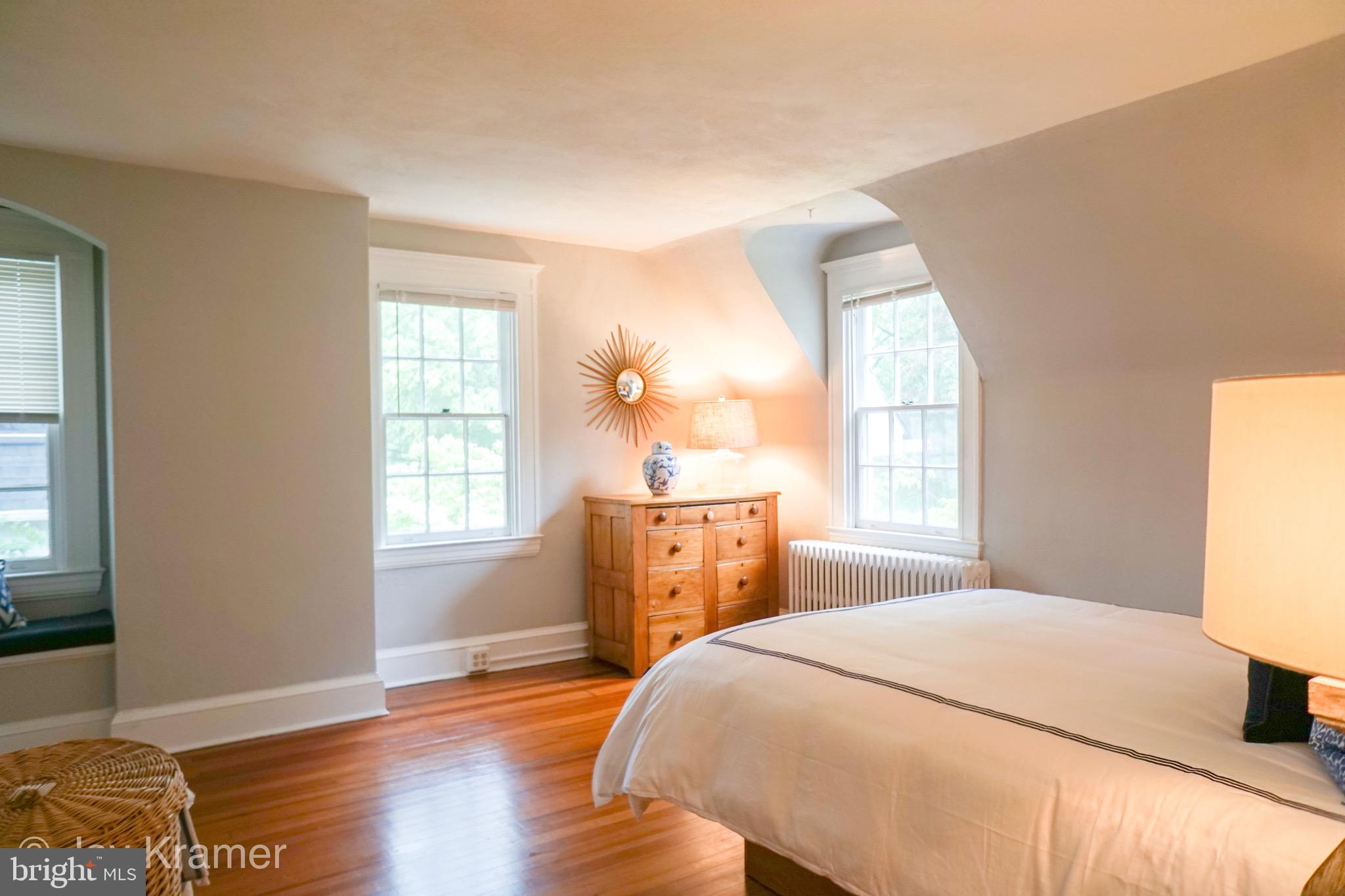 4911 Falls Rd Terrace Baltimore, MD 21210 - Photo 27 of 34 Master bedroom