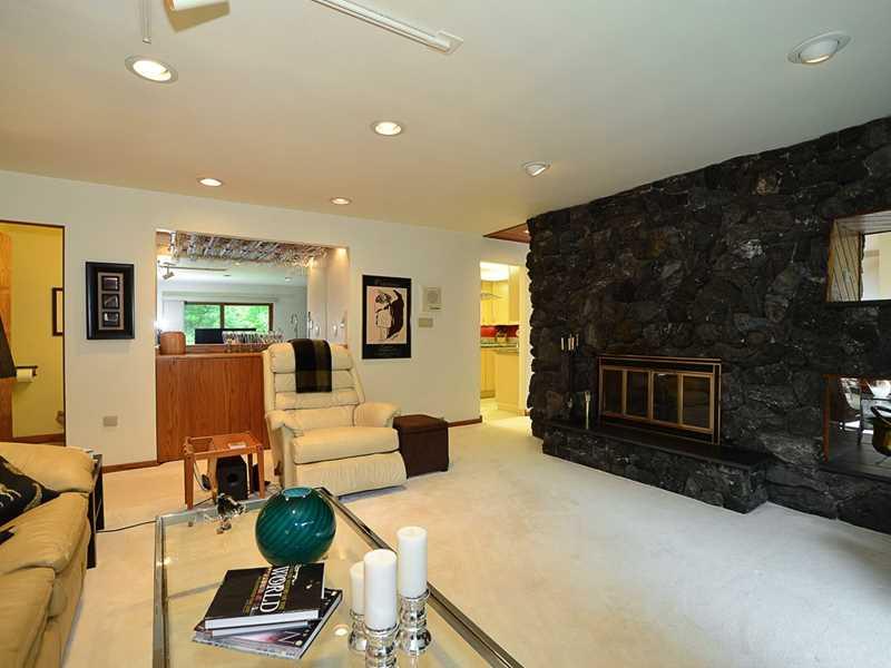 24 Club Road Rosslyn Farms, PA 15106 - Photo 11 of 25 Family Room.