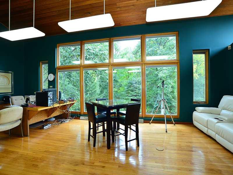 24 Club Road Rosslyn Farms, PA 15106 - Photo 21 of 25 Den/Family/Great Room.