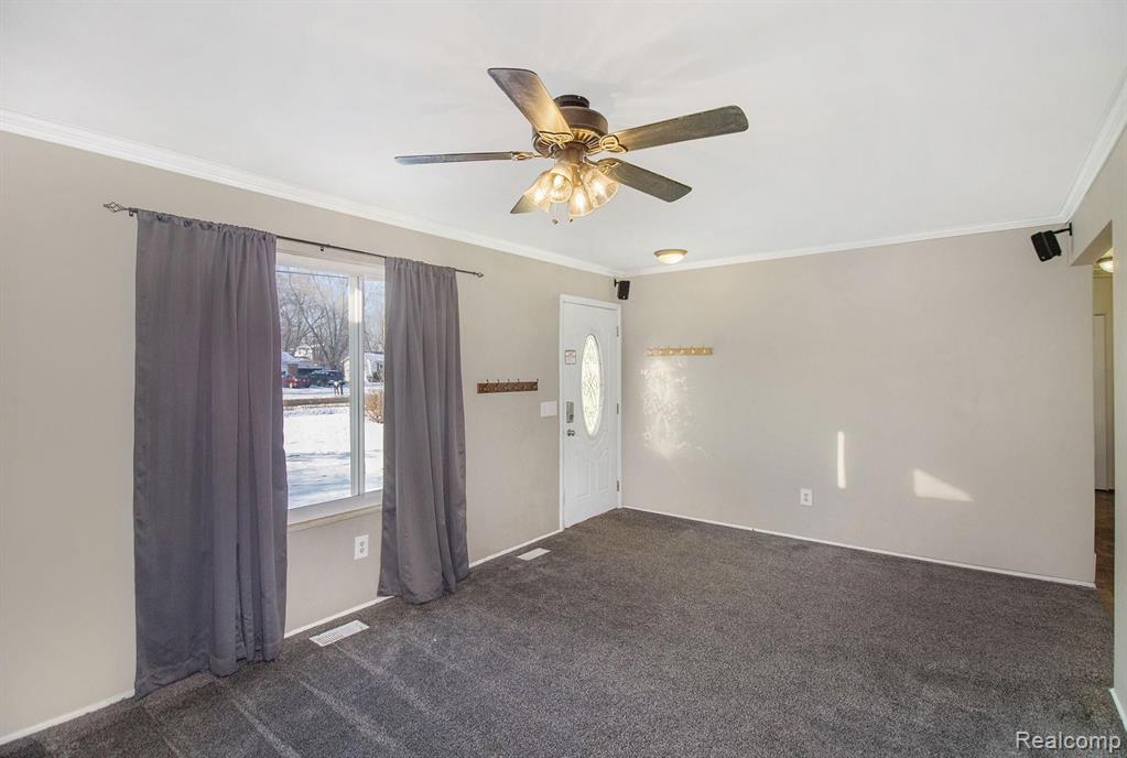 5193 East Carpenter Road Flint, MI 48506 - Photo 4 of 19