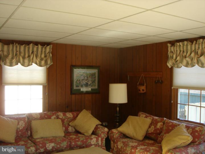 433 Maplewood Road Springfield, PA 19064 - Photo 4 of 17 Family Room