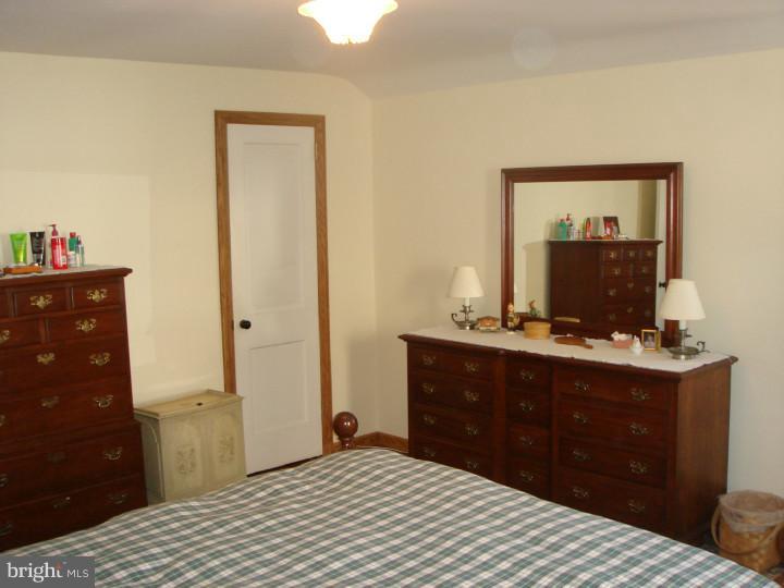 433 Maplewood Road Springfield, PA 19064 - Photo 8 of 17 Master Bedroom