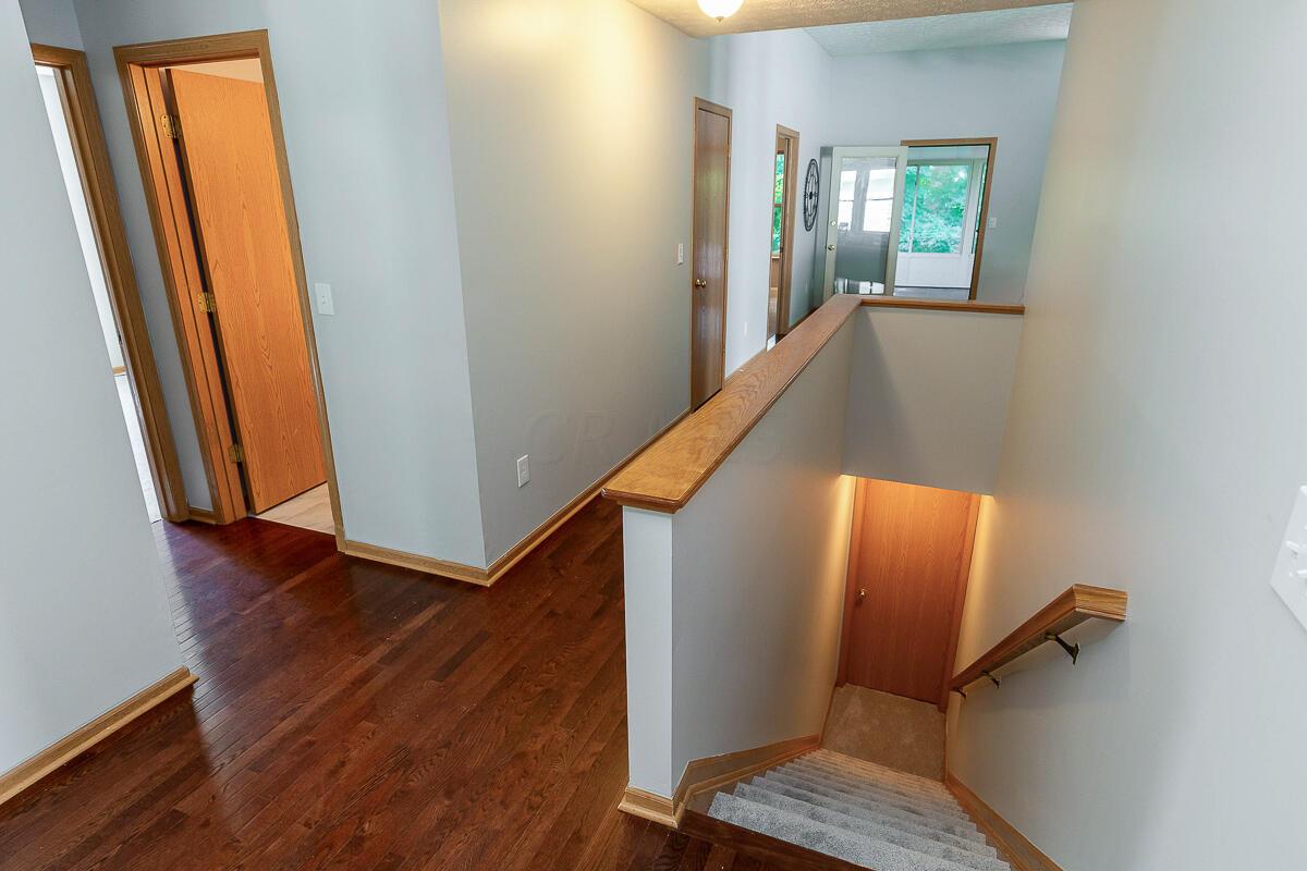 77 Beech Court Delaware, OH 43015 - Photo 4 of 34 hallway