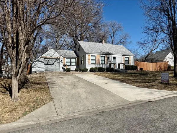 $475,000 | 7800 West 64th Street, Mission, KS 66202