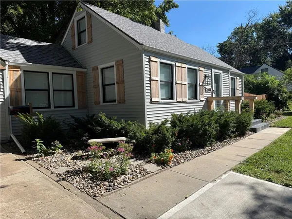 $475,000 | 7800 West 64th Street, Mission, KS 66202