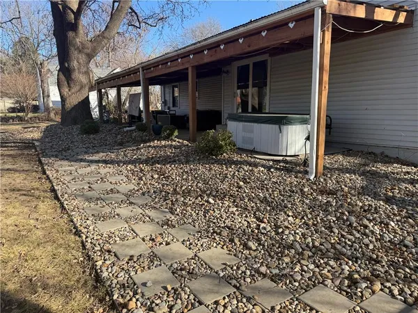 $475,000 | 7800 West 64th Street, Mission, KS 66202