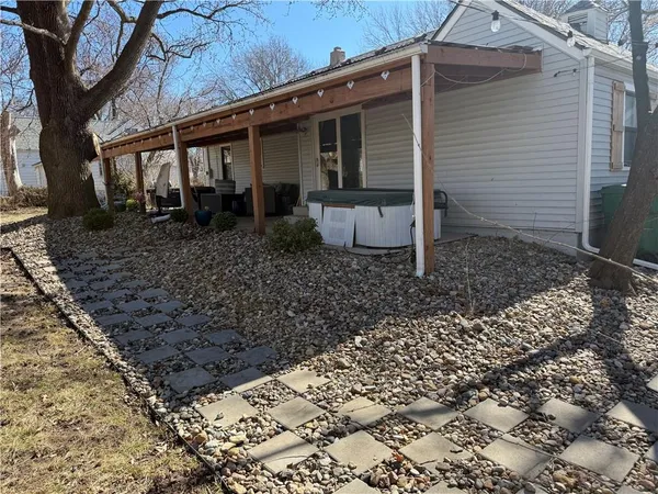$475,000 | 7800 West 64th Street, Mission, KS 66202