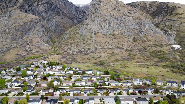 965 North 800 East Springville, UT 84663 - Photo 40 of 46 Aerial perspective of suburban area with mountains