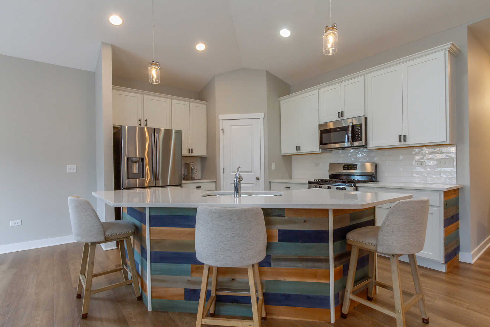 633 Slate Run Elgin, IL 60124 - Photo 10 of 32 Gallery Image 10