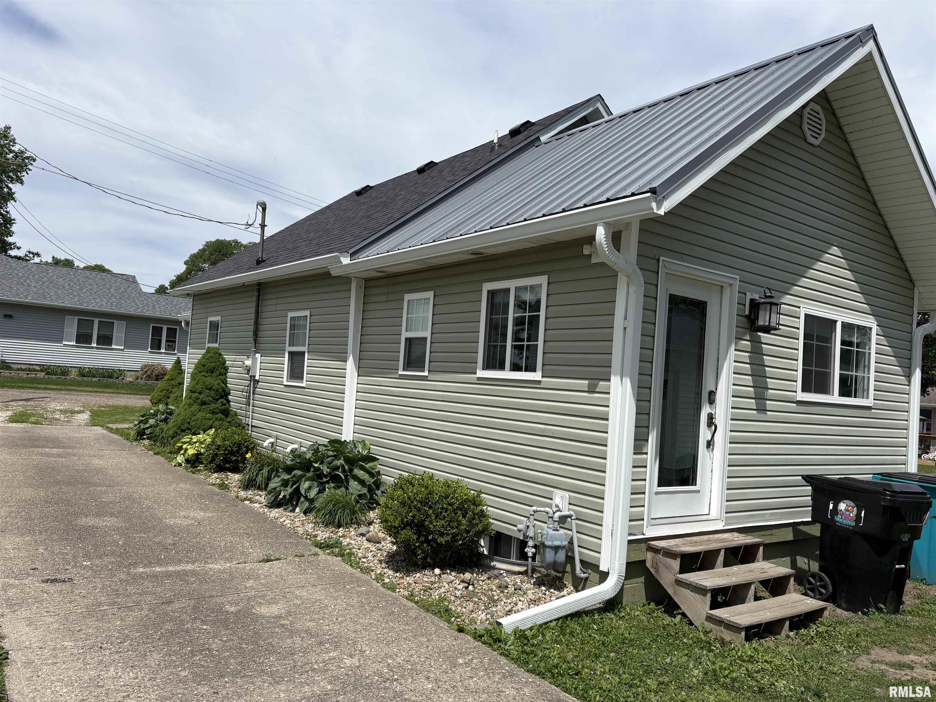 254 5th Street Dunfermline, IL 61524 - Photo 3 of 46