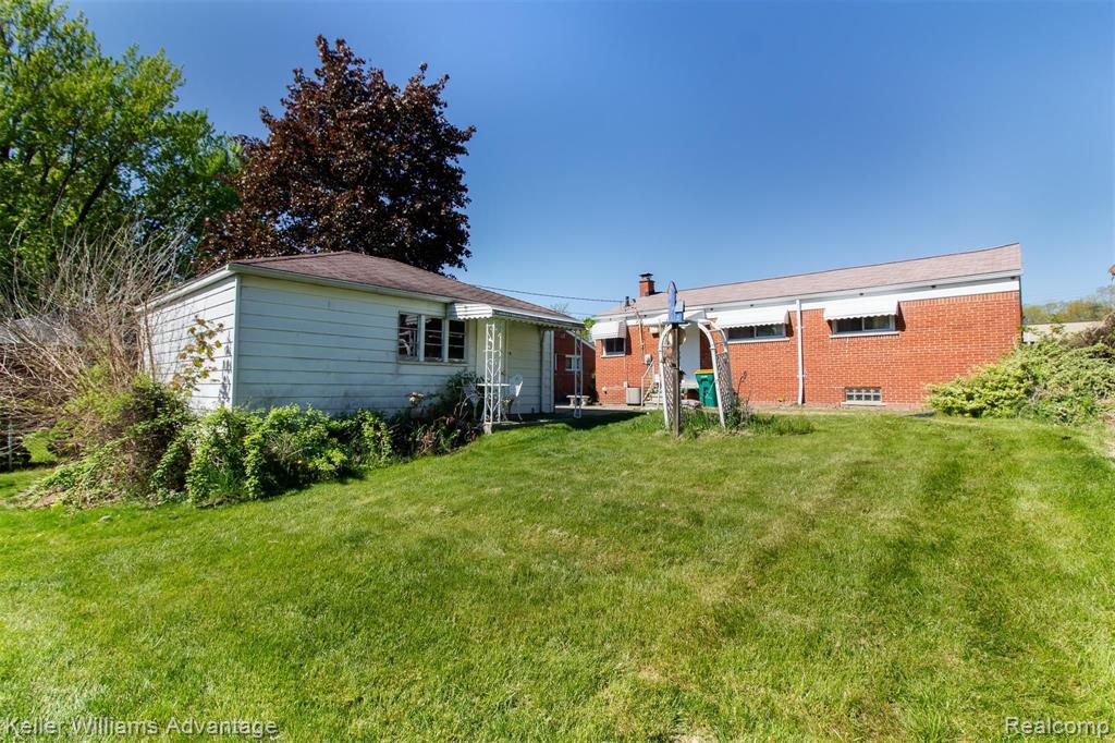 22960 Farmington Road Farmington, MI 48336 - Photo 31 of 32