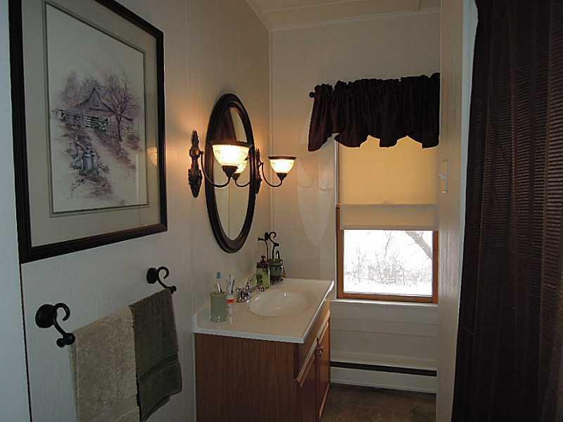 32 Huggard Avenue Limestone, ME 04750 - Photo 19 of 34 Bathroom.