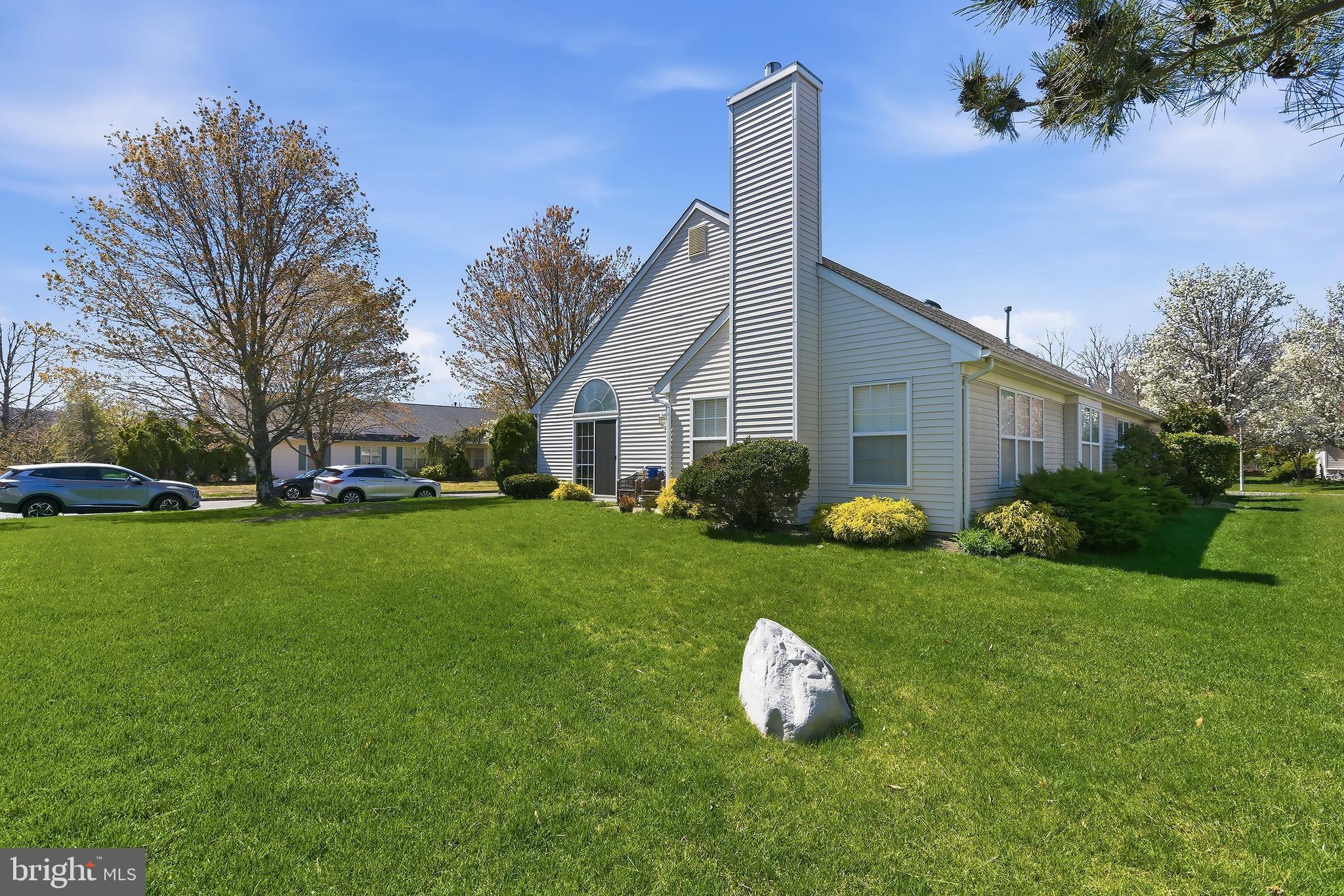 7 Ivy Hill Road Lakewood, NJ 08701 - Photo 31 of 51 a house view with a garden space