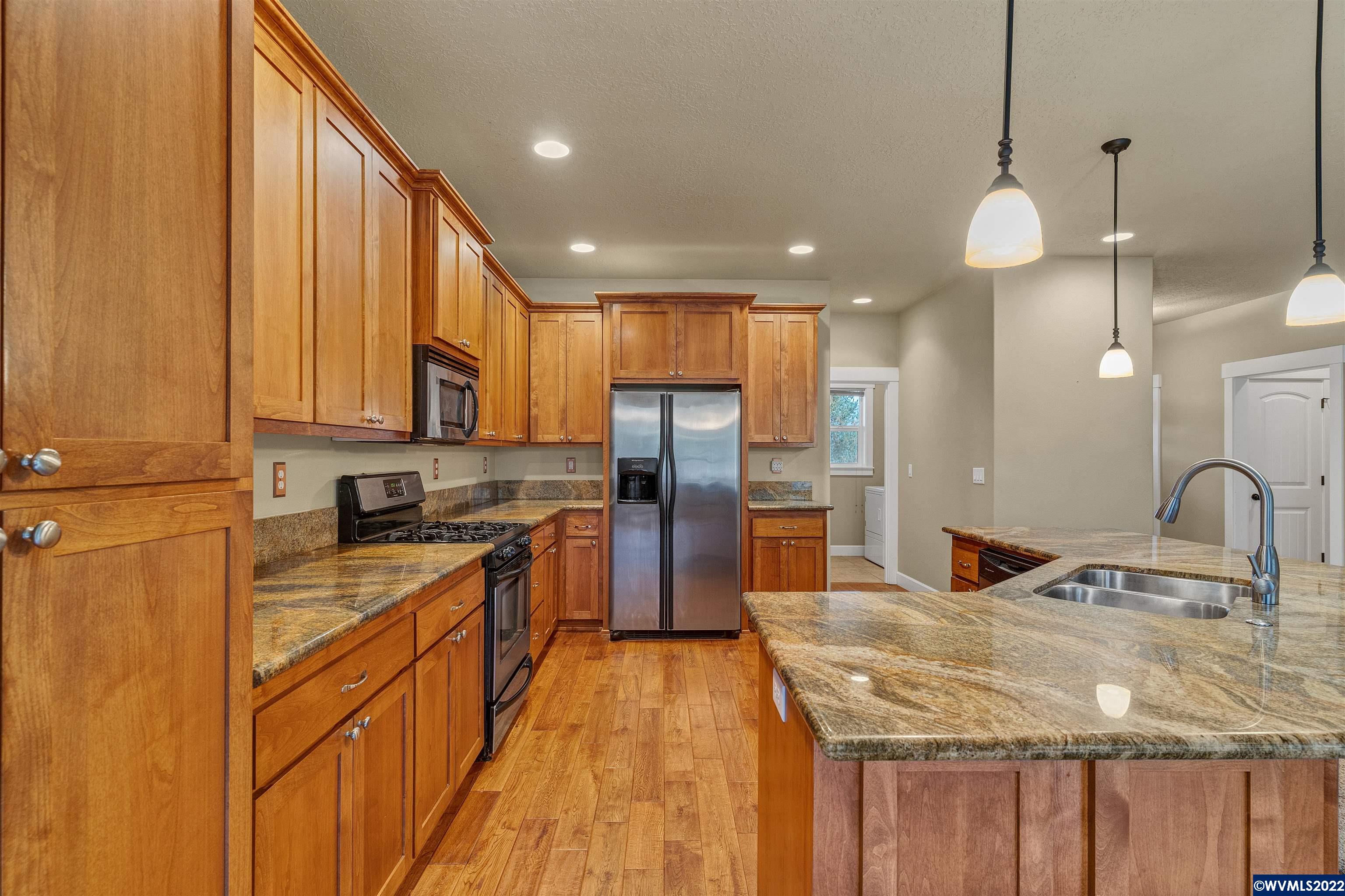 965 Pinetop Street Sweet Home, OR 97386 - Photo 10 of 27