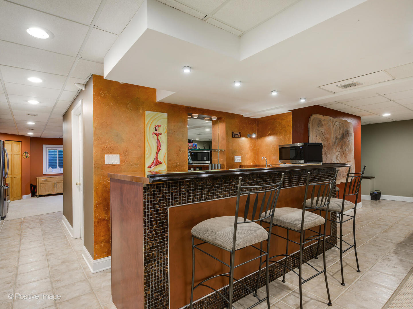 2008 Clematis Drive Algonquin, IL 60102 - Photo 15 of 25 a kitchen with a table and chairs in it