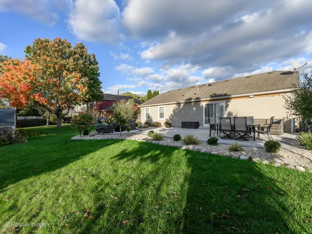 $407,000 | 2008 Clematis Drive, Algonquin, IL 60102