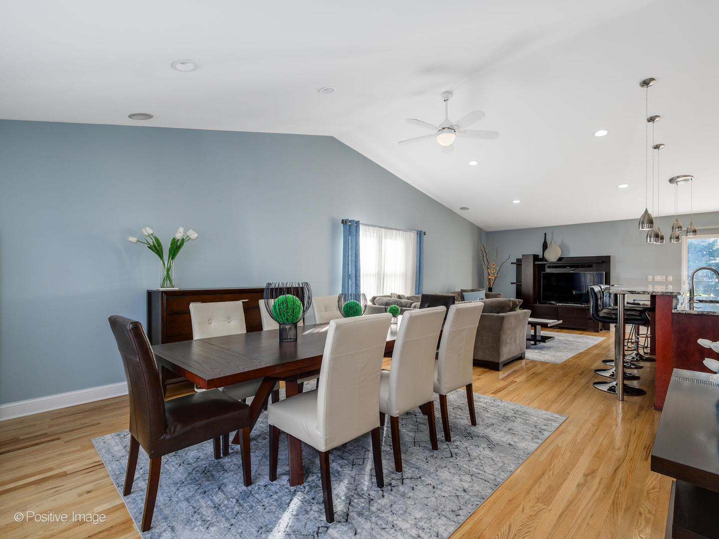 2008 Clematis Drive Algonquin, IL 60102 - Photo 3 of 25 a view of a dining room with furniture