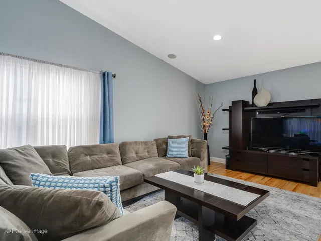 $407,000 | 2008 Clematis Drive, Algonquin, IL 60102