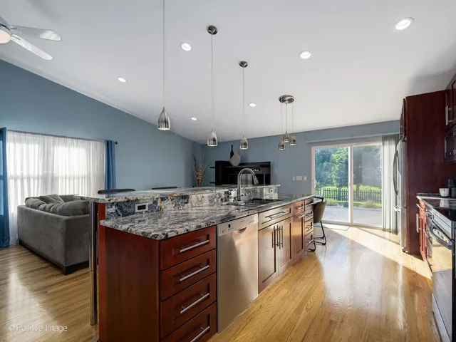 $407,000 | 2008 Clematis Drive, Algonquin, IL 60102