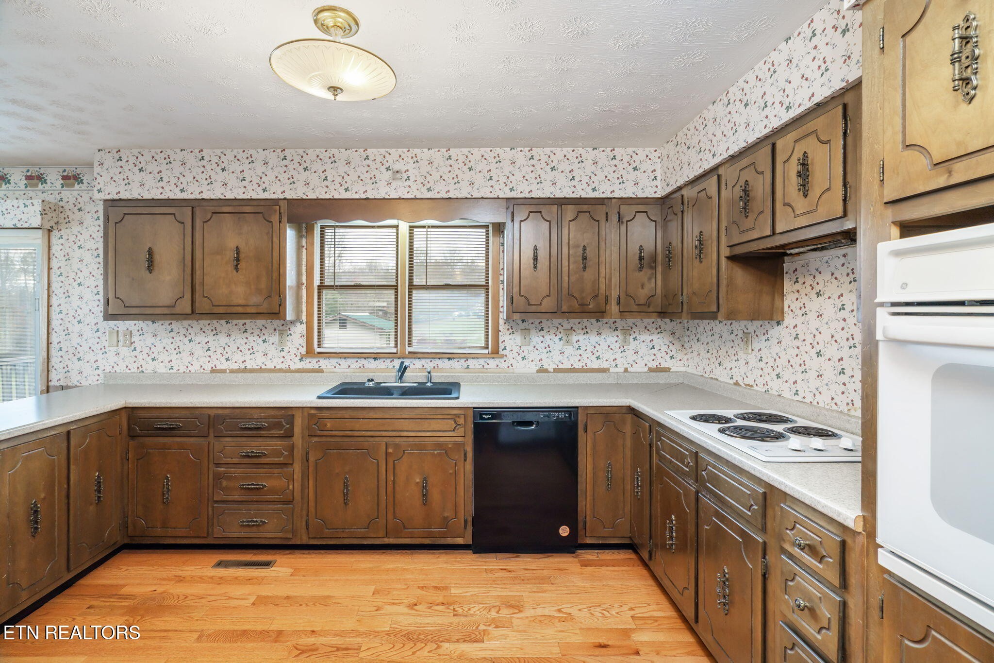 233 Hannah Road Harriman, TN 37748 - Photo 11 of 42 Gallery Image 11