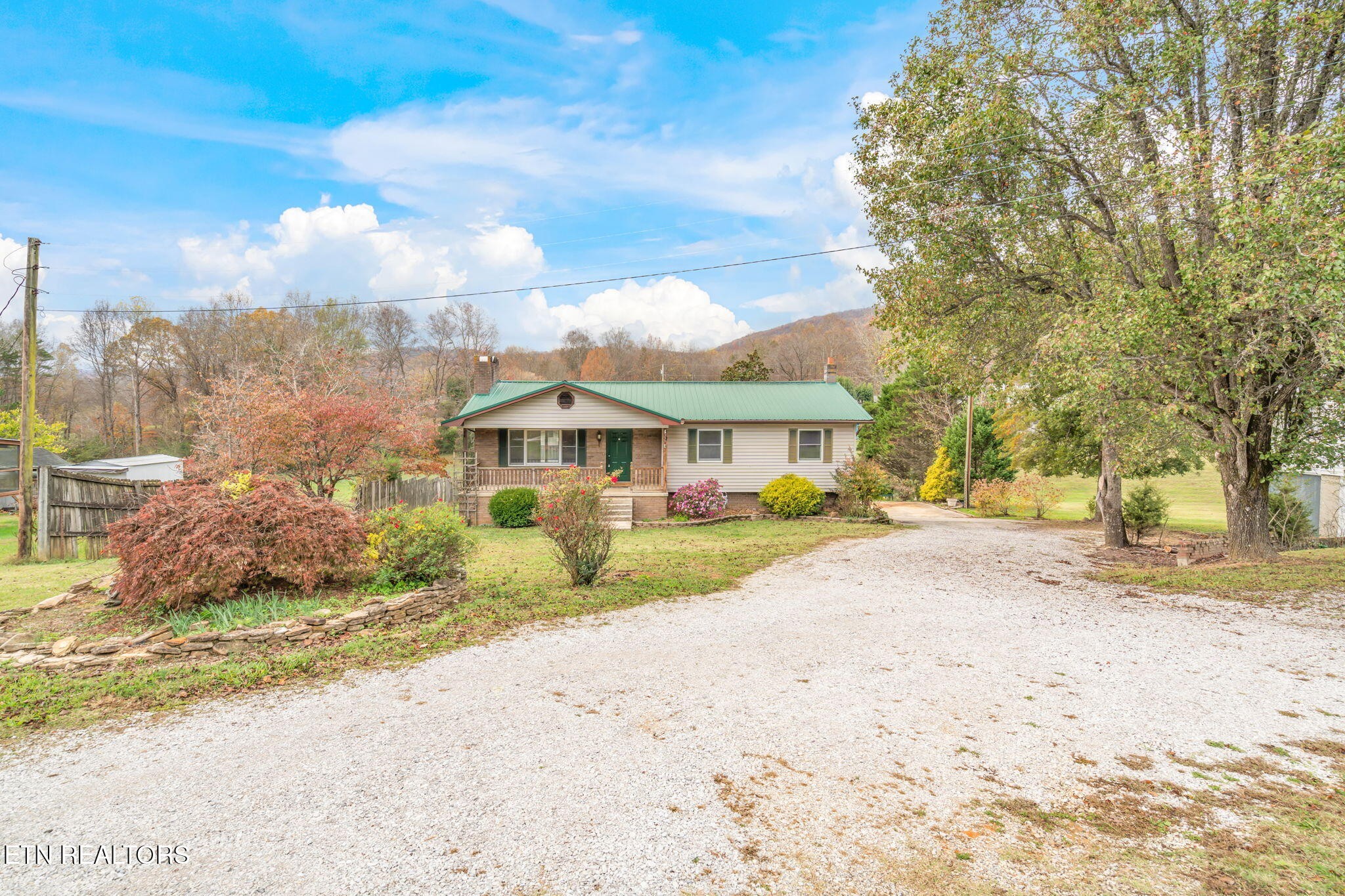 233 Hannah Road Harriman, TN 37748 - Photo 5 of 42 Gallery Image 5