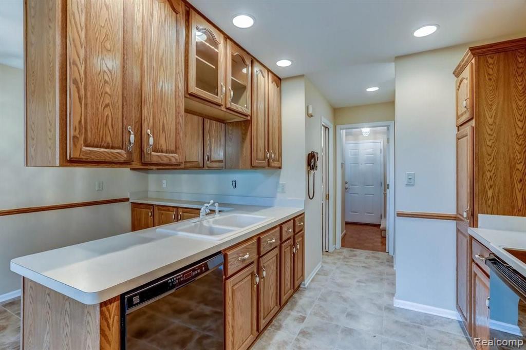 641 Reed Court Northville, MI 48167 - Photo 12 of 32
