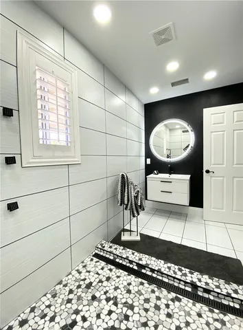 a picture of a bench in a bathroom