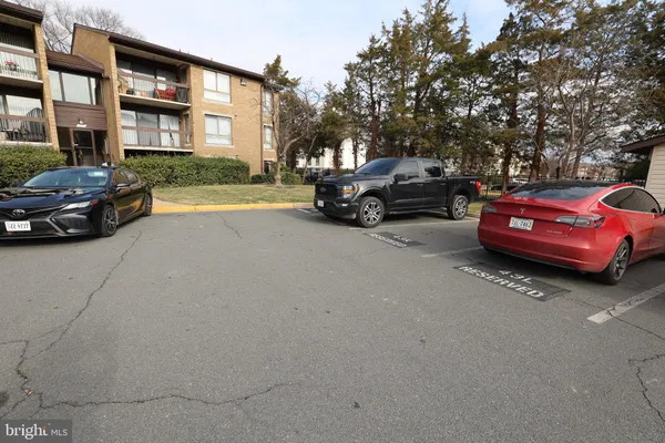 $245,000 | 545 Florida Avenue, Unit 102, Herndon, VA 20170