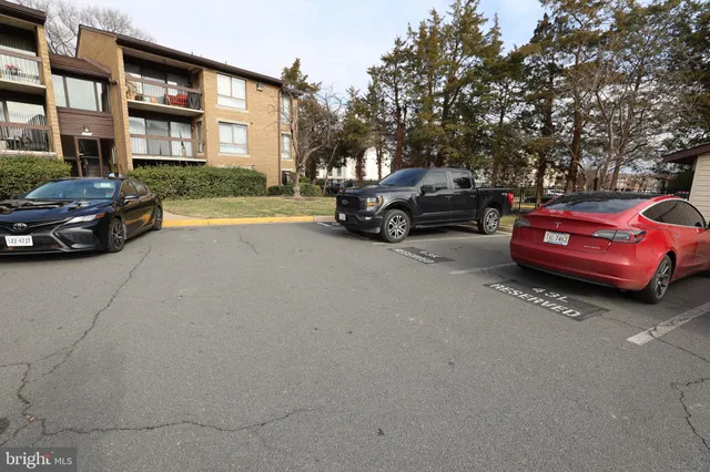 $245,000 | 545 Florida Avenue, Unit 102, Herndon, VA 20170