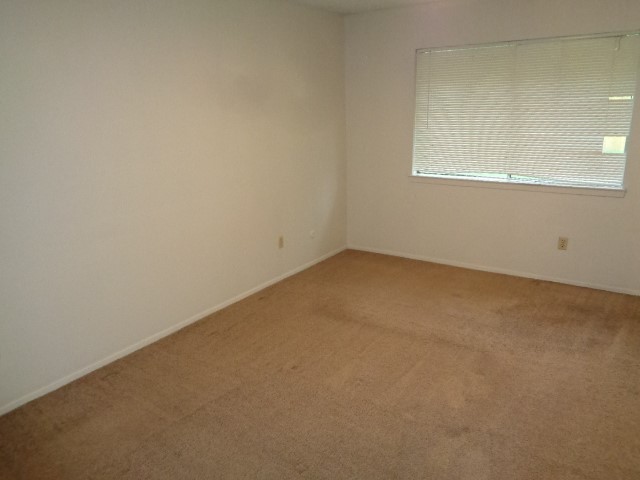 9530 Magnolia Ridge Drive Houston, TX 77070 - Photo 12 of 20 an empty room with a window