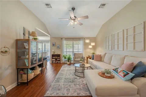 $267,000 | 1009 Fallbrook Loop, College Station, TX 77845