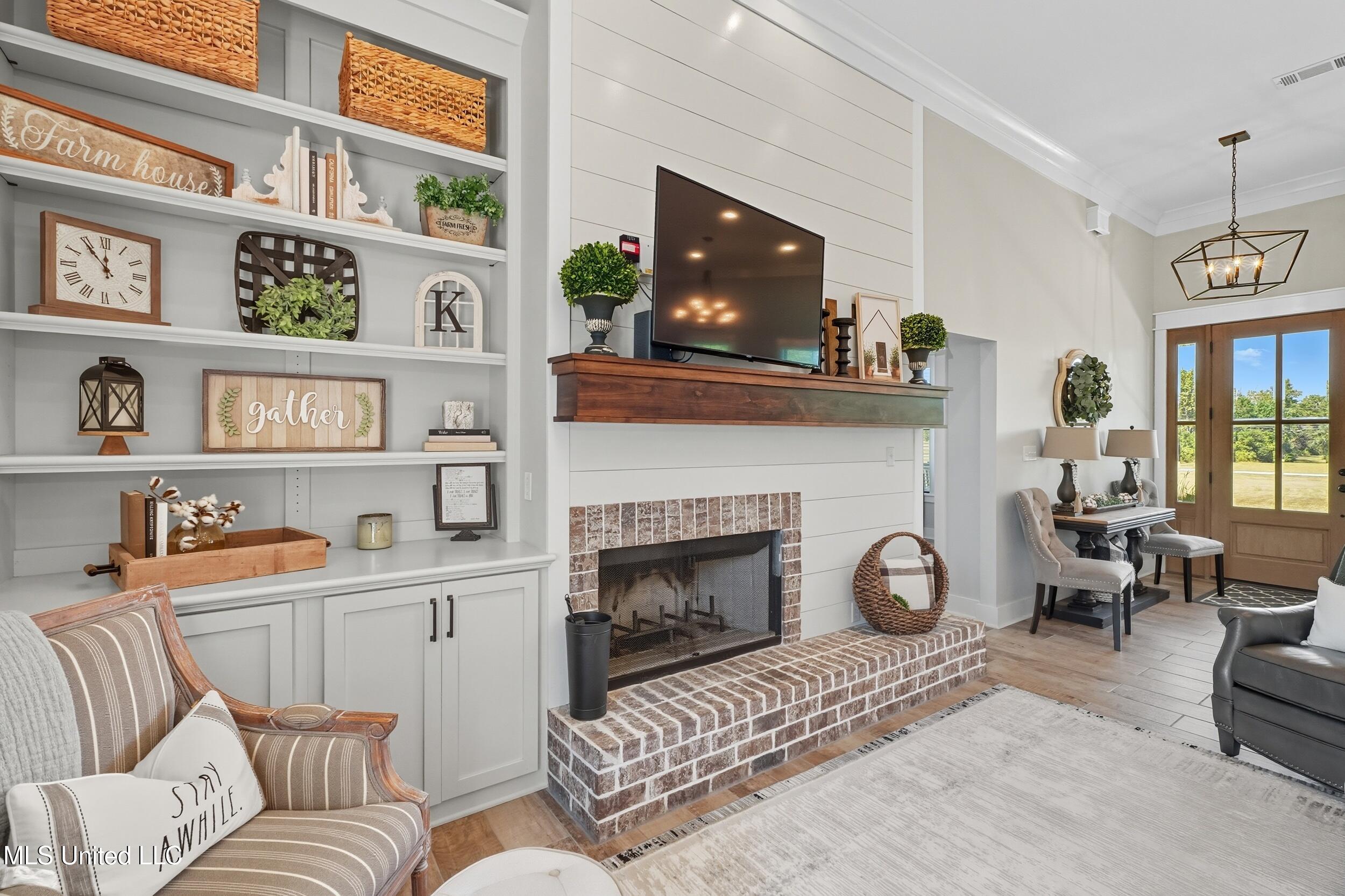 1204 Anchor Lake Road Carriere, MS 39426 - Photo 11 of 51 10_main living 3