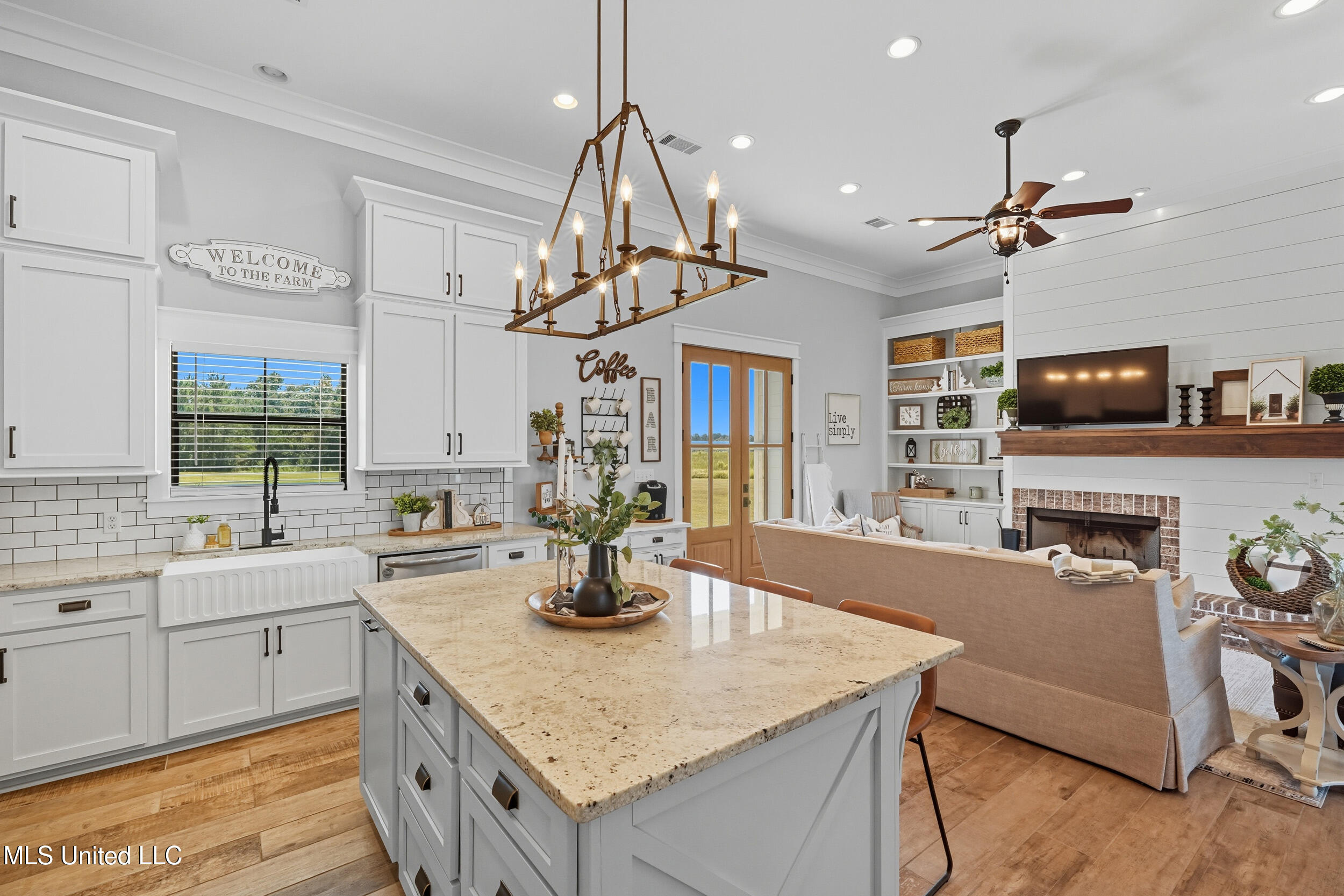 1204 Anchor Lake Road Carriere, MS 39426 - Photo 14 of 51 13_main kitchen 3