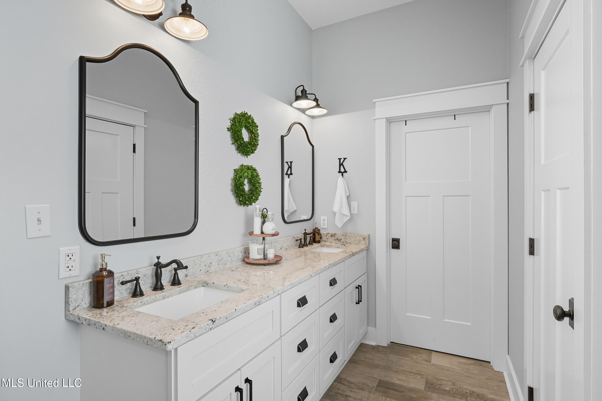 1204 Anchor Lake Road Carriere, MS 39426 - Photo 22 of 51 21_main master bath 3