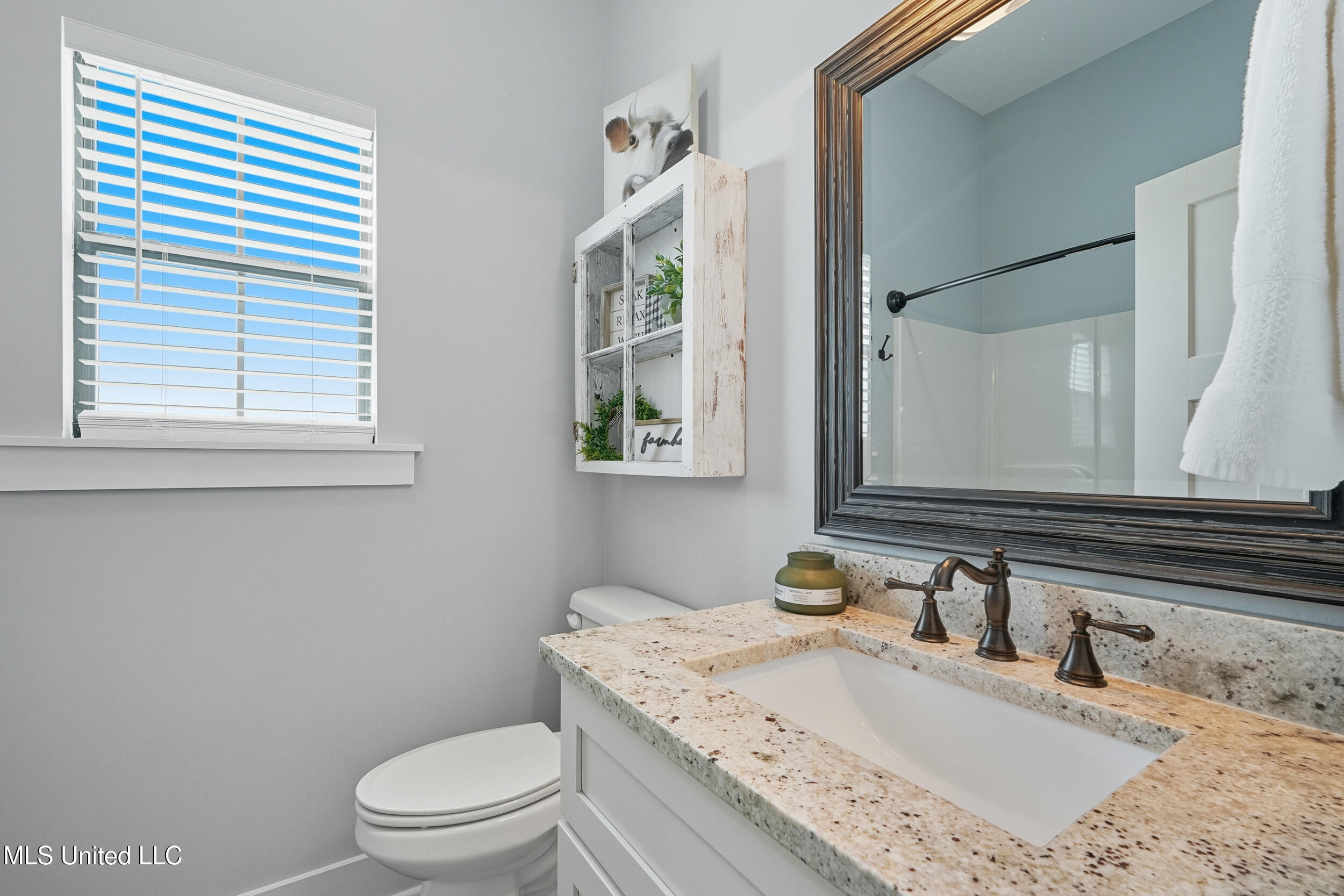 1204 Anchor Lake Road Carriere, MS 39426 - Photo 27 of 51 26_main house bath