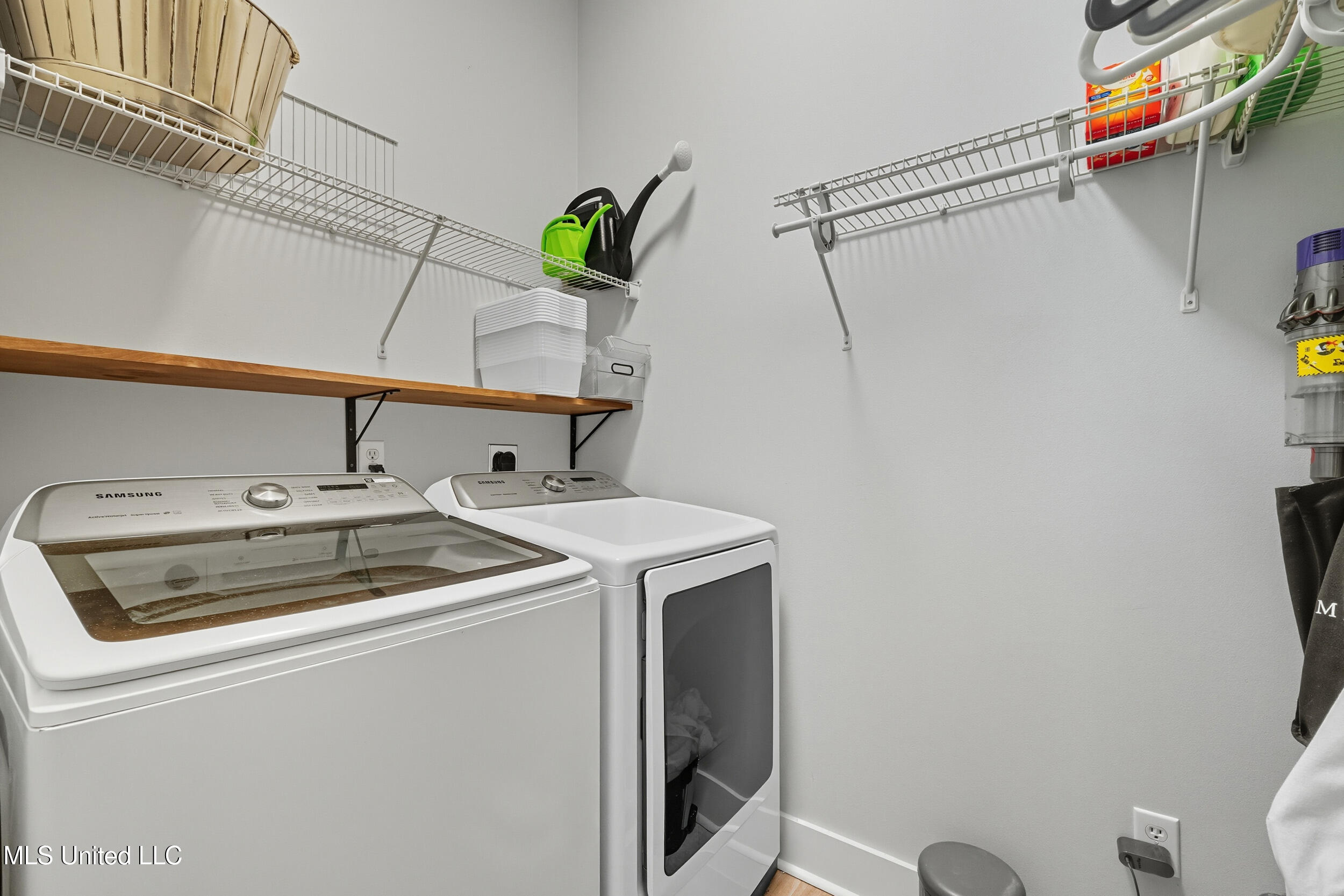 1204 Anchor Lake Road Carriere, MS 39426 - Photo 29 of 51 28_main laundry