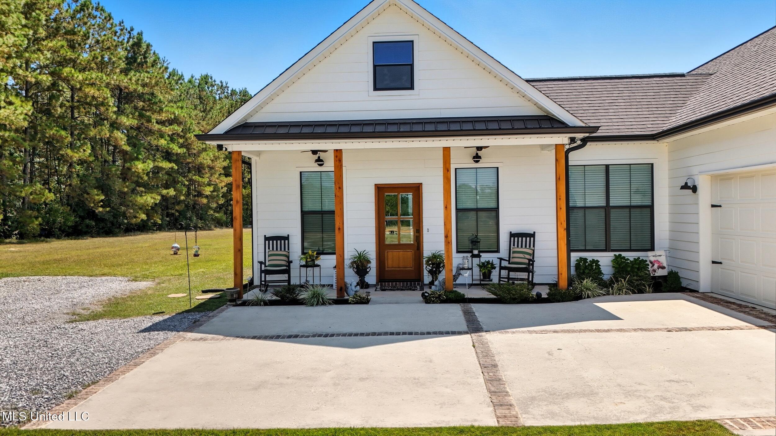 1204 Anchor Lake Road Carriere, MS 39426 - Photo 33 of 51 32_in law entrance exterior