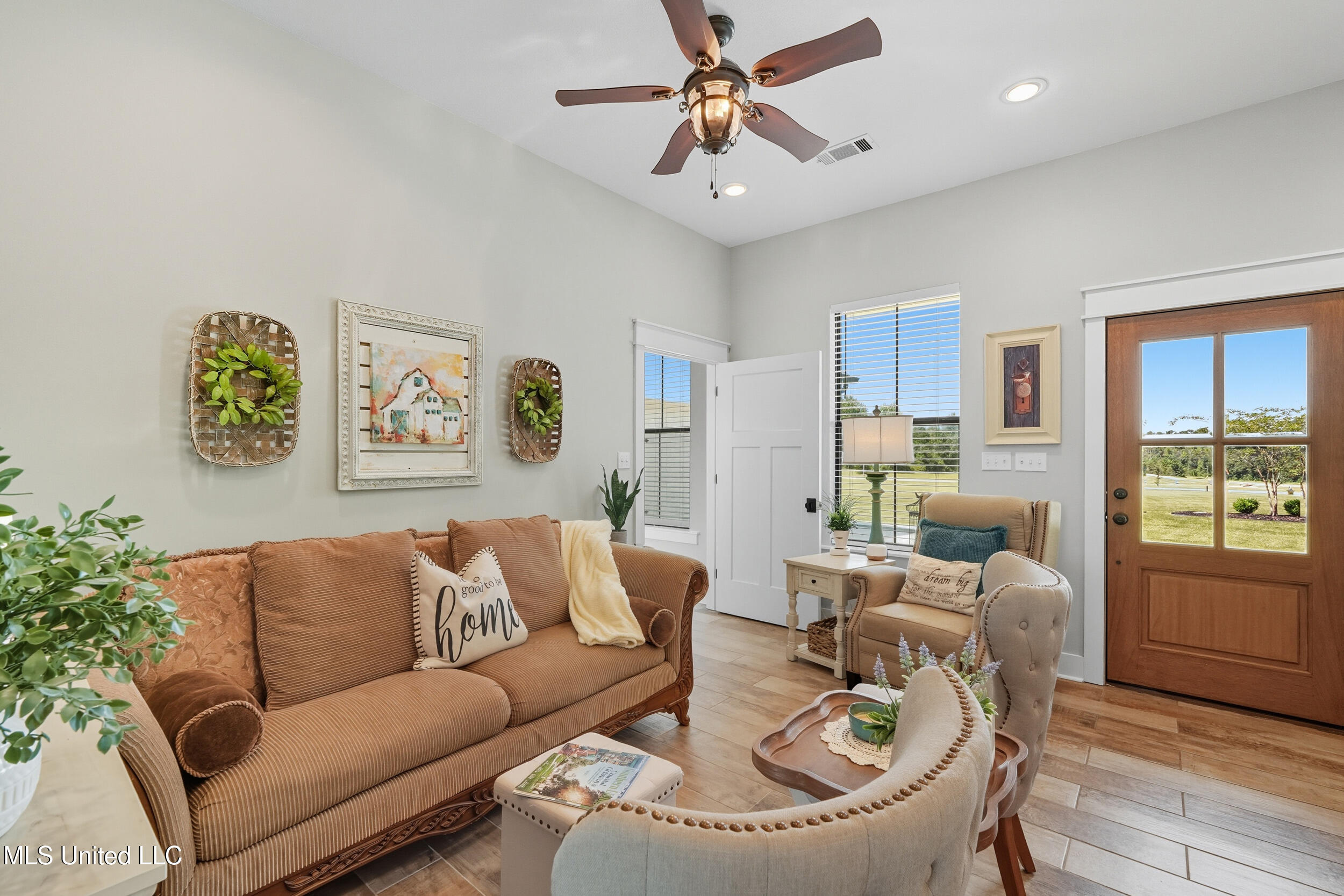 1204 Anchor Lake Road Carriere, MS 39426 - Photo 34 of 51 33_in law entry interior