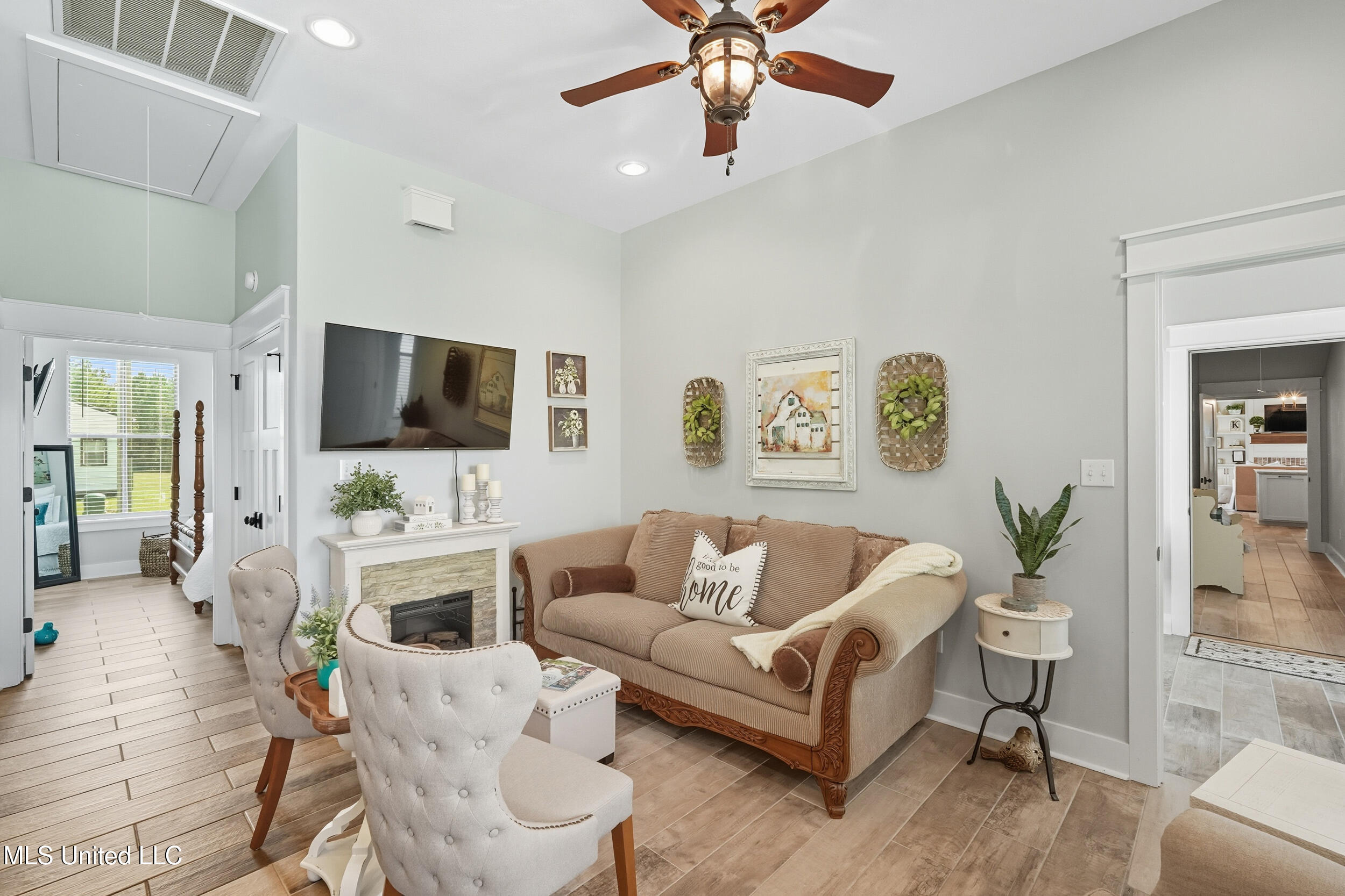 1204 Anchor Lake Road Carriere, MS 39426 - Photo 36 of 51 35_in law living