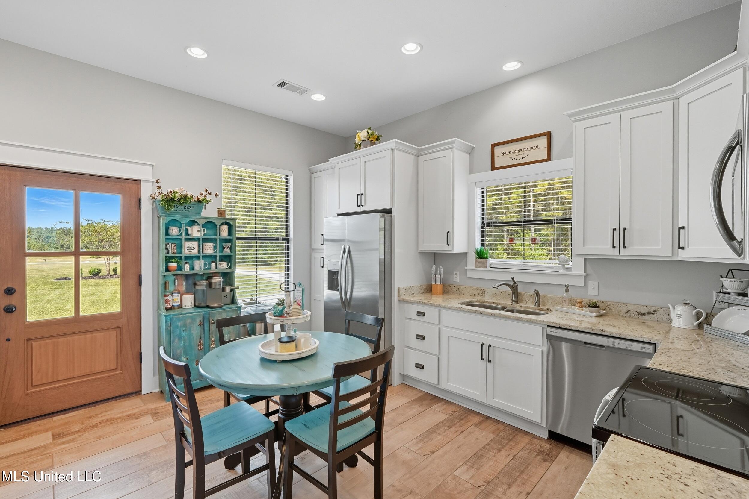 1204 Anchor Lake Road Carriere, MS 39426 - Photo 38 of 51 37_in law kitchen 2