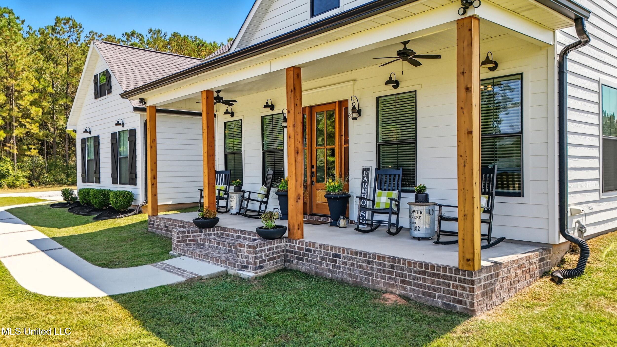 1204 Anchor Lake Road Carriere, MS 39426 - Photo 42 of 51 41_main porch right