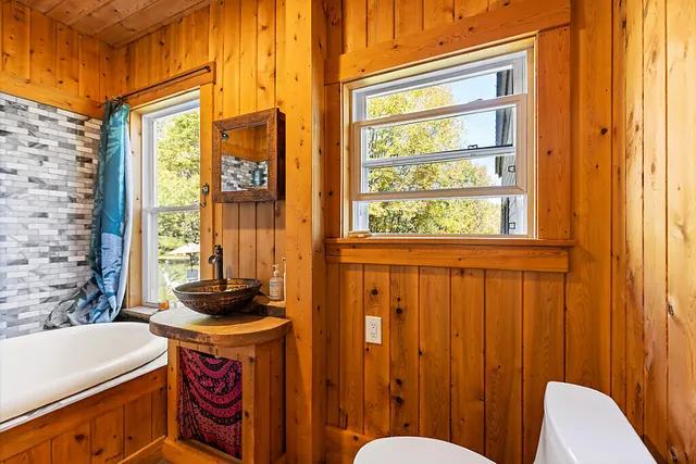 $575,000 | 564 Hussey Hill Road, Vassalboro, ME 04989