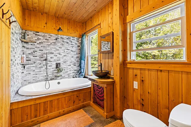 $575,000 | 564 Hussey Hill Road, Vassalboro, ME 04989