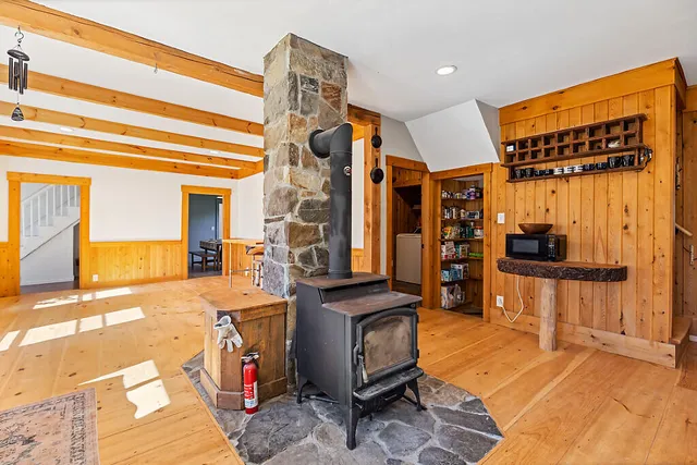 $575,000 | 564 Hussey Hill Road, Vassalboro, ME 04989