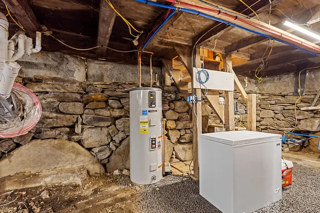 $575,000 | 564 Hussey Hill Road, Vassalboro, ME 04989