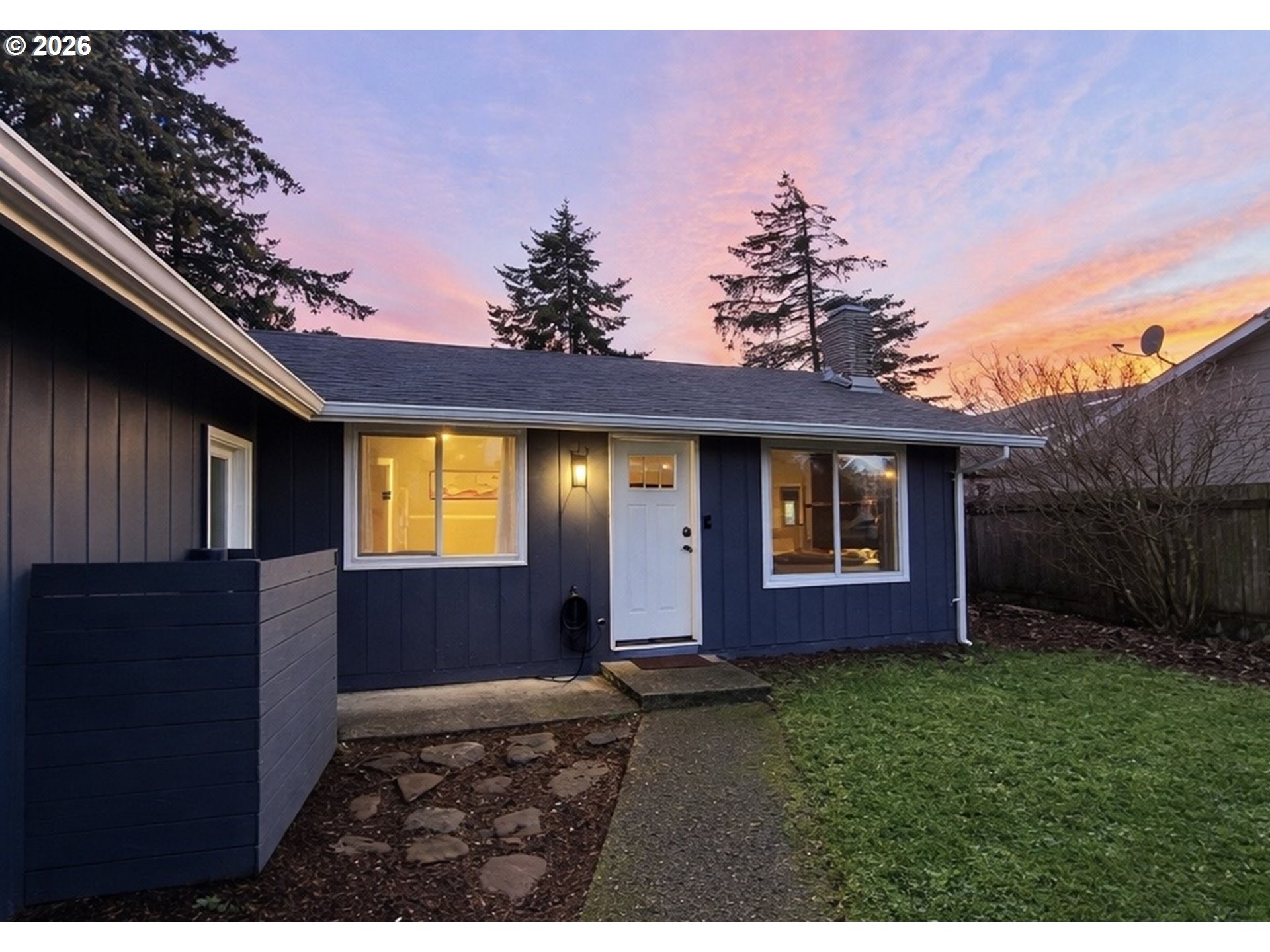 2040 20th Street Florence, OR 97439 - Photo 3 of 37