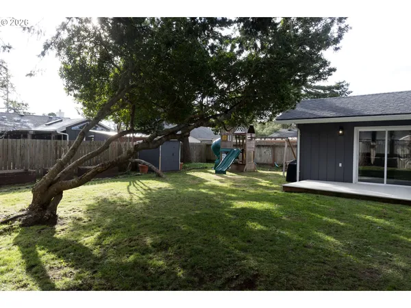 $385,000 | 2040 20th Street, Florence, OR 97439