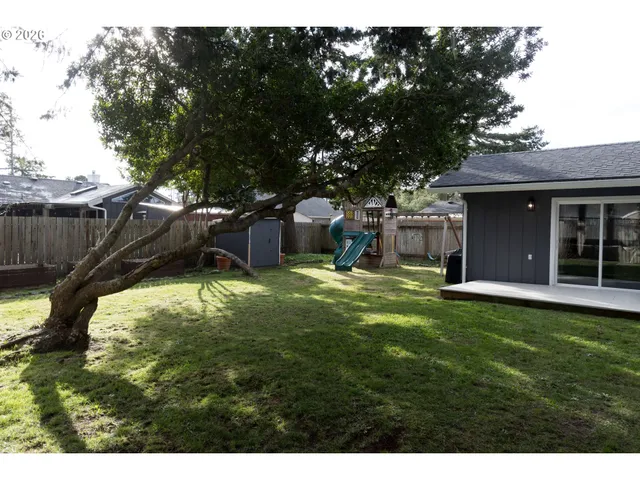 $408,000 | 2040 20th Street, Florence, OR 97439