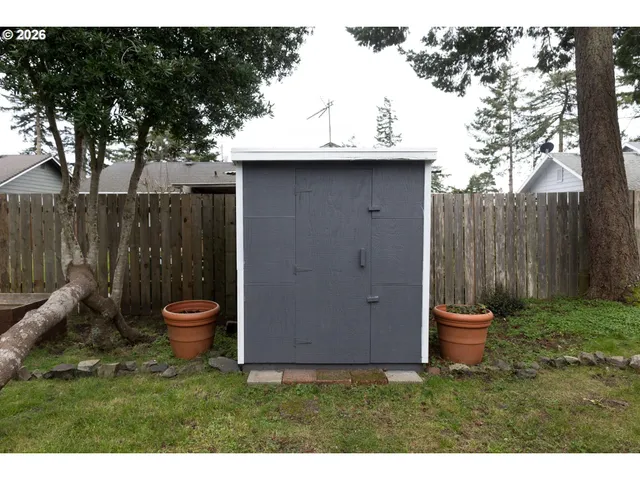 $408,000 | 2040 20th Street, Florence, OR 97439